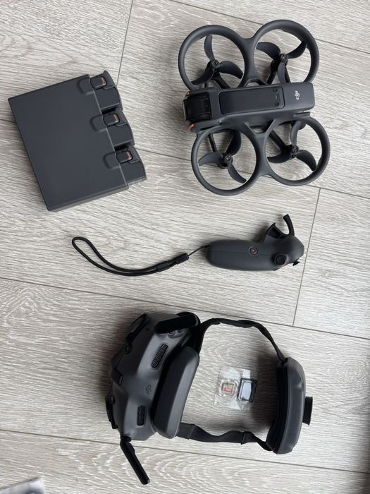 Drona DJI Avata 2 3 baterii Geanta card 512gb