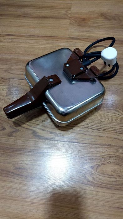 Вафельница Ласунка новая