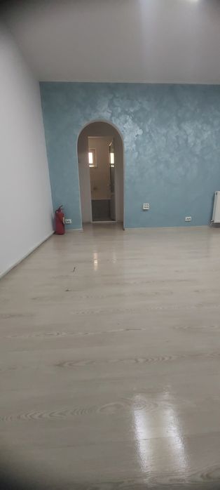 Ofer spre inchiriere  spațiu comercial zona centrală