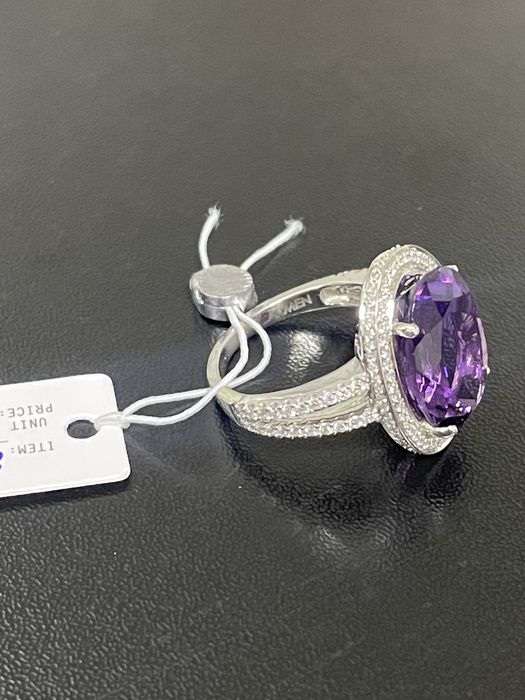 Кольцо золотое 750 пробы с бриллиантами.