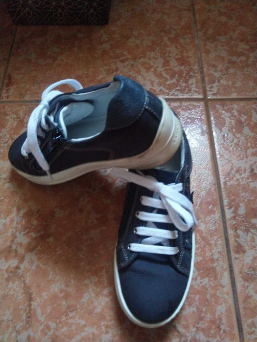 Vând pantofi piele mar. 34