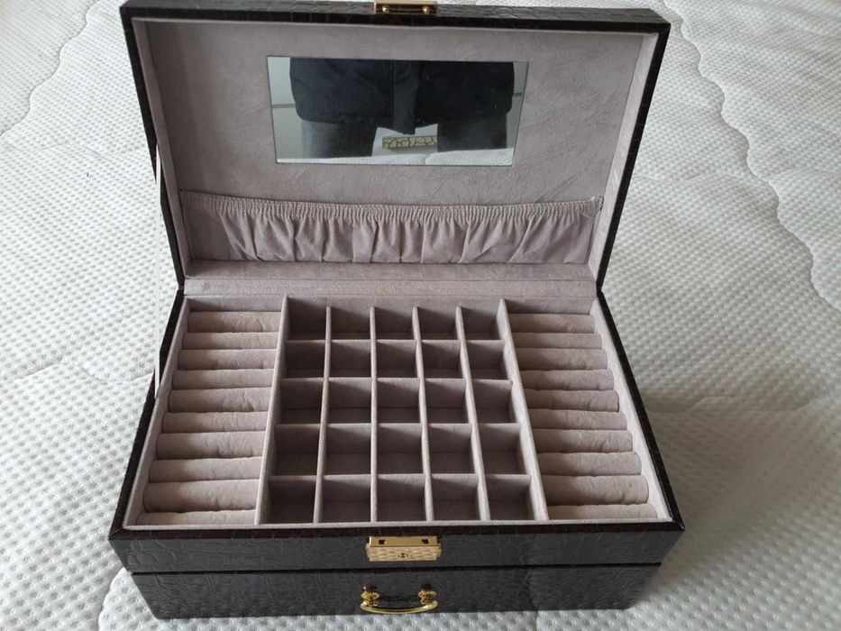 Кутия за бижута и часовници