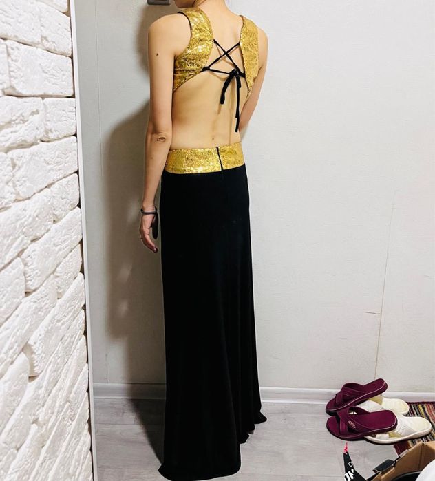 Платье с открытой спиной