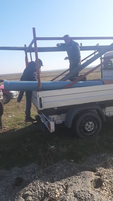 Executam foraje puturi Apa