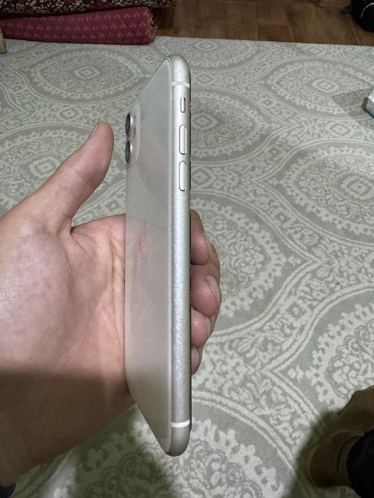Продам Iphone 11 белый 128гб