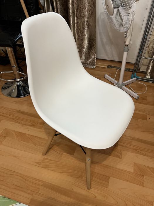 Продам белые стулья в идеальном состоянии