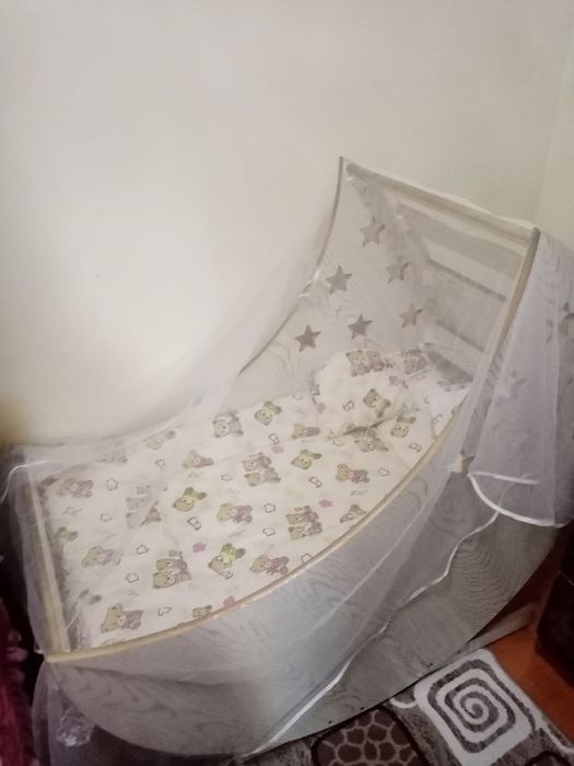 Детская кроватка