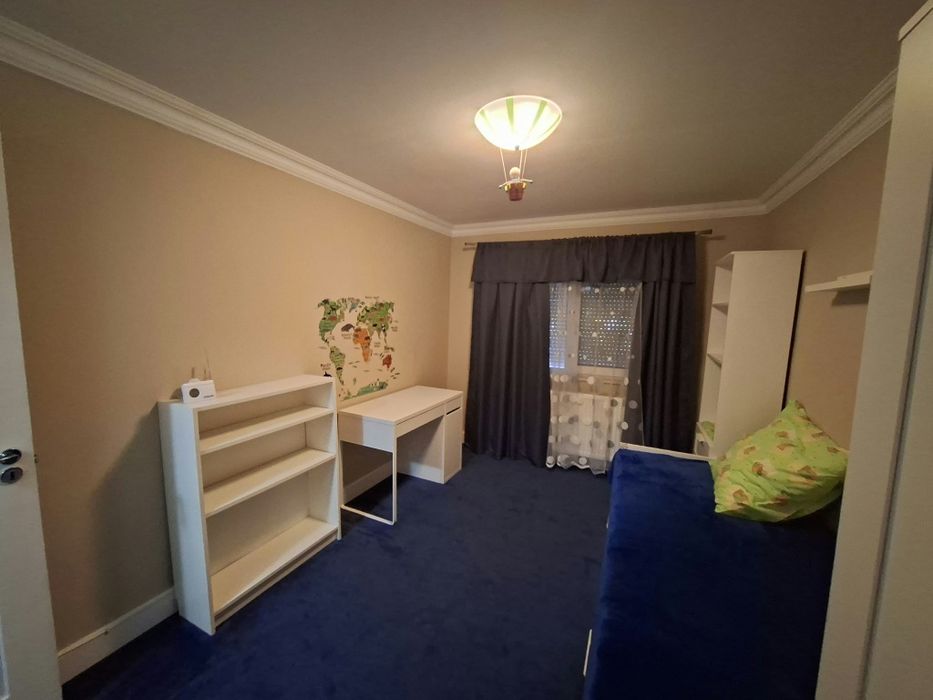 Închiriez apartament 3 camere