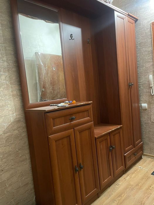 Продается шкаф в прихожую