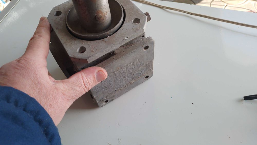 червячный редуктор Угловой редуктор.