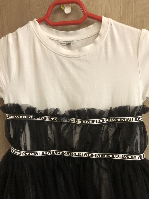 рокля Calvin Klein, Guess