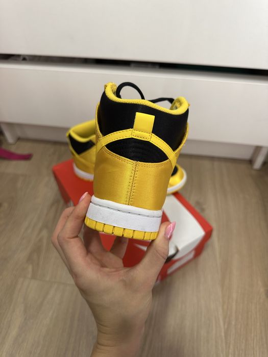 Nike Dunk High ESS TWIST womens