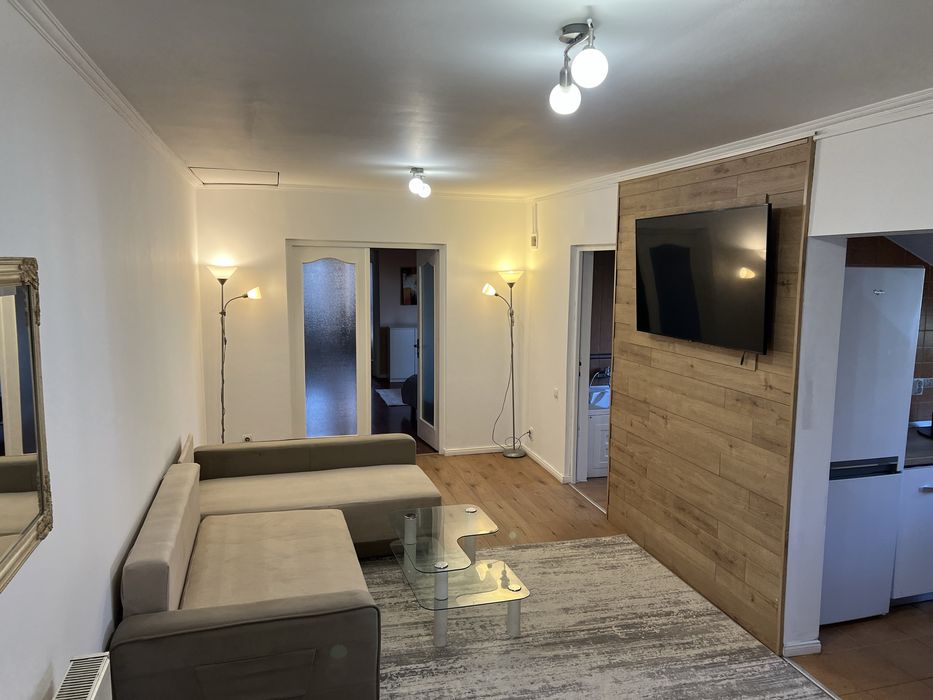 Inchiriez apartament 3 camere in vila