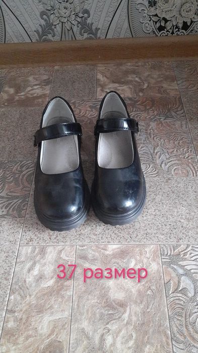 Продам детскую обувь