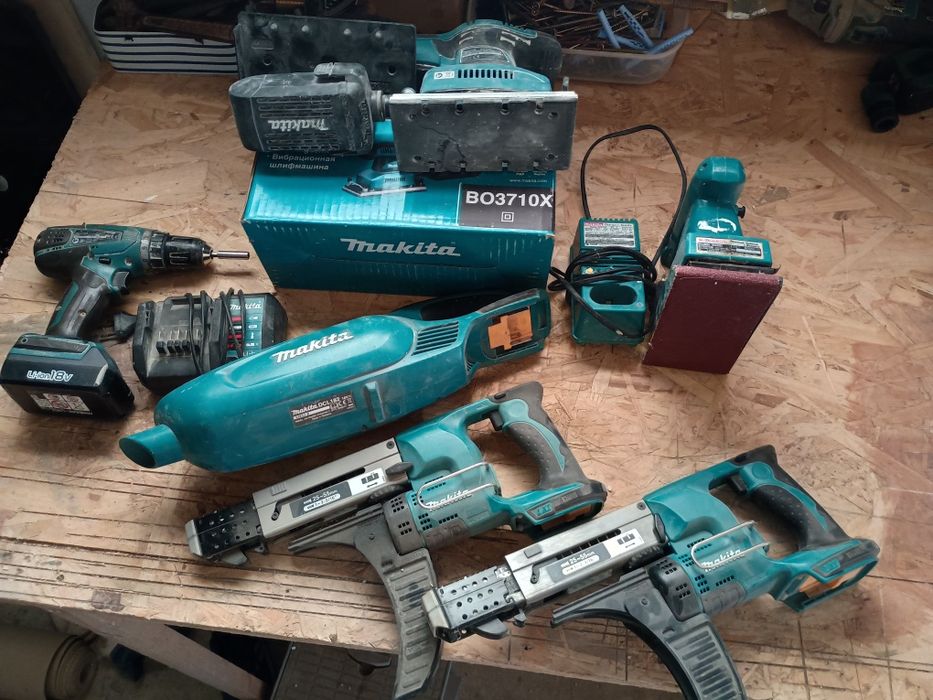 Vând scule Makita sau schimb