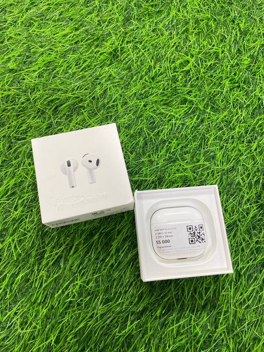 Apple AirPods 4.