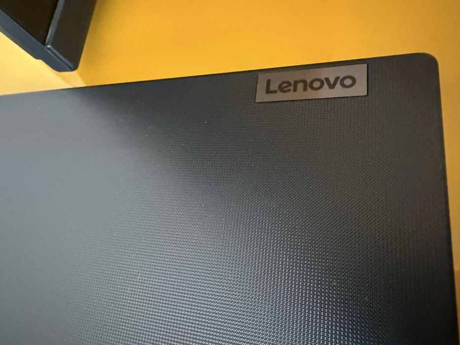 Lenovo V15 G4 IRU – cod 83A1006XRM.