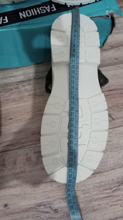 Продам кроссовки молодёжные