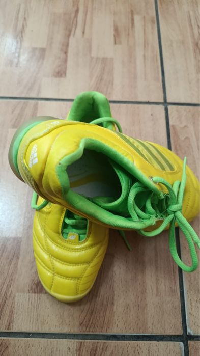 Продам футзалки Adidas