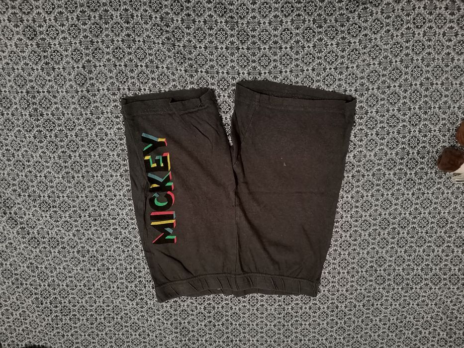 Tricouri XS și pantaloni 134-140