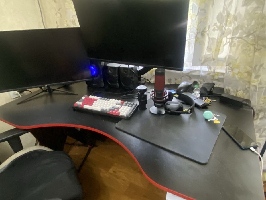 Стол компьютерный
