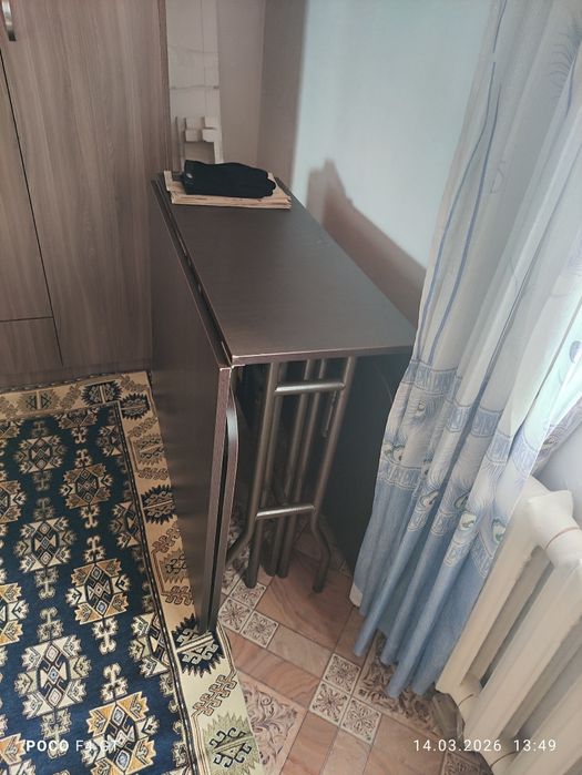 Стол для гостей .