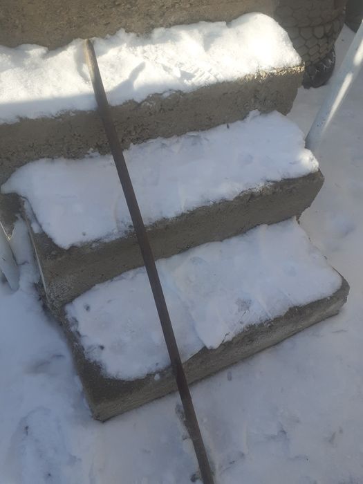 Продам ломы большой и средний