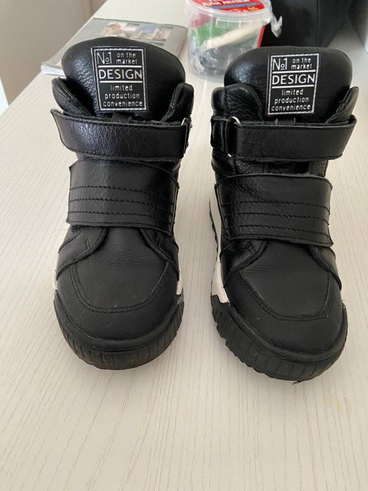 Продаеться детские сапоги