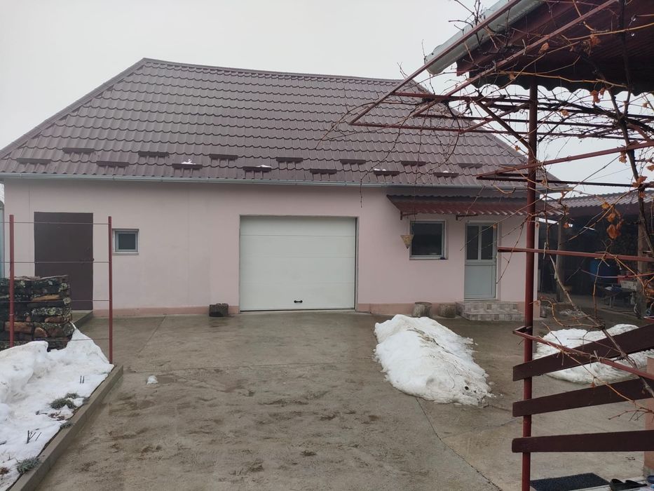 Vand casa in loc. Romanasi