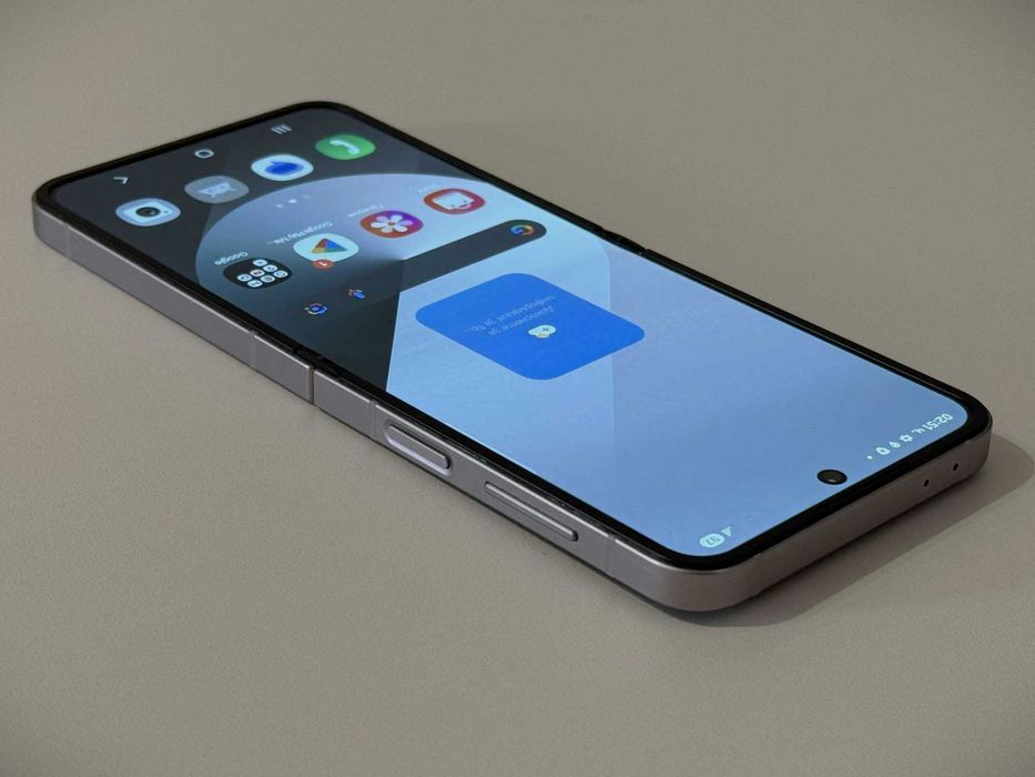 Бартер!Като НОВ! Samsung Galaxy Flip 6 Silver Shadow (Сив)