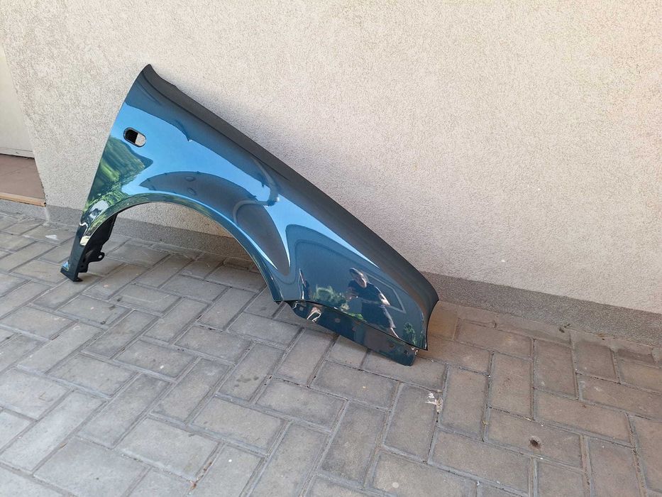 Aripa Fata Dreapta VW Golf 4/IV An 1998-2004 Vopsita Verde