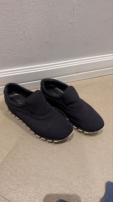 Кецове Gucci и Prada и сандали Dolce Gabbana