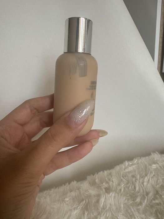 Пудра за лице Bobbi brown фон дьо тен Dior Huda червило Chanel