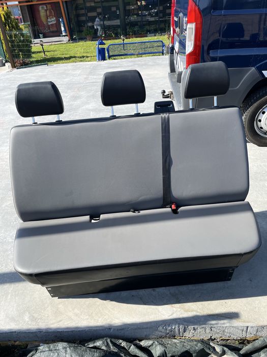 ПРОДАВАТ СЕ СЕДАЛКИ ЗА БУС