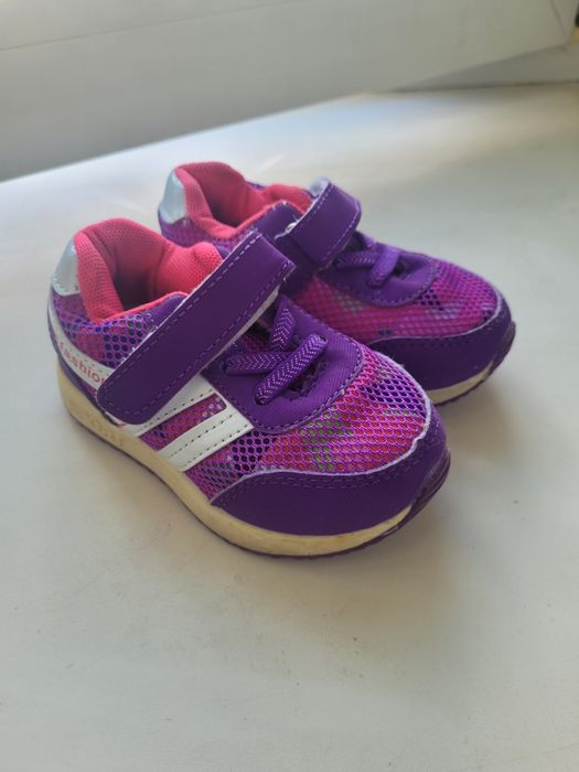 Кроссовки на девочку