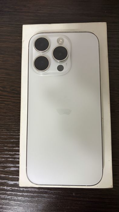 Продам айфон 15 про 128 гб белый титан