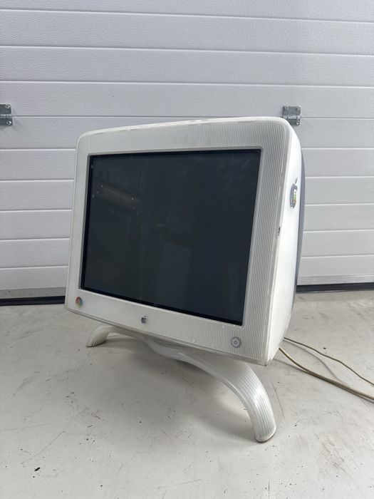 Apple Studio Display 21 inch 1999 година