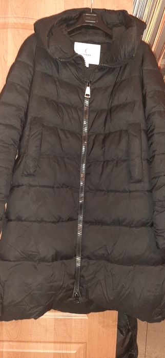 Пуховик с глубоким капюшоном