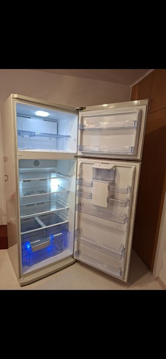 -Vând Frigider cu doua usi Beko 477 l, Clasa A+, No Frost, H 193 cm, Gri Sidef-