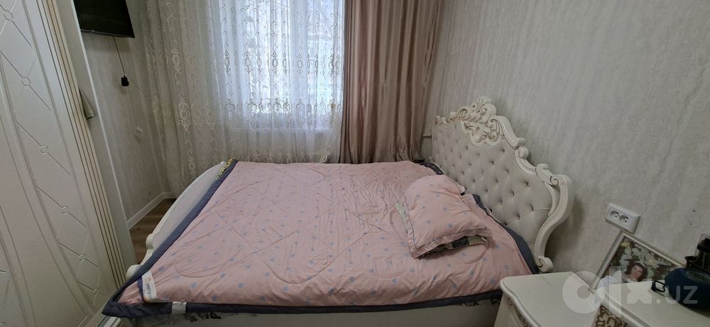 Кровать без матраса