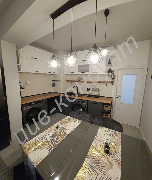 Продава се Тристаен апартамент в Велико Търново, Център - 70 кв.м за 1558 €/кв.м - Снимка #1