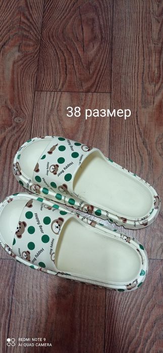 Шлепки в хорошем состоянии.Цена за одни