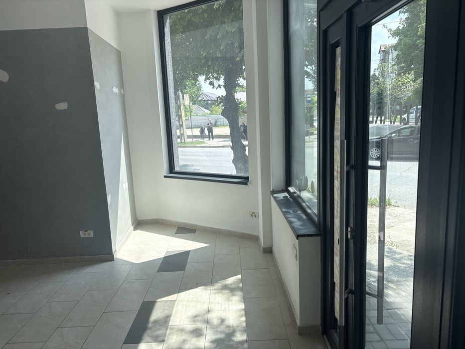 Spatiu comercial 60 Mp la soseaua principala Pascani