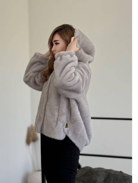 Продам шубу с карюшоном