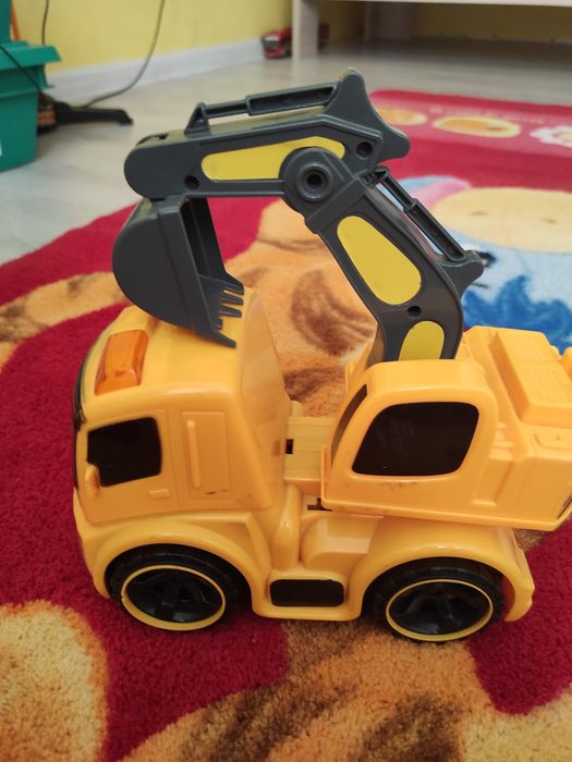 Детски въртящ се багер