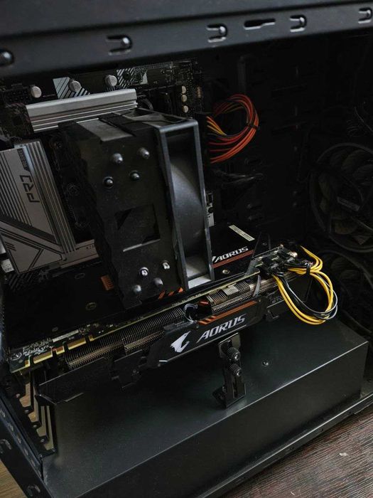 Продам видеокарту 1080 TI Gigabyte Aorus