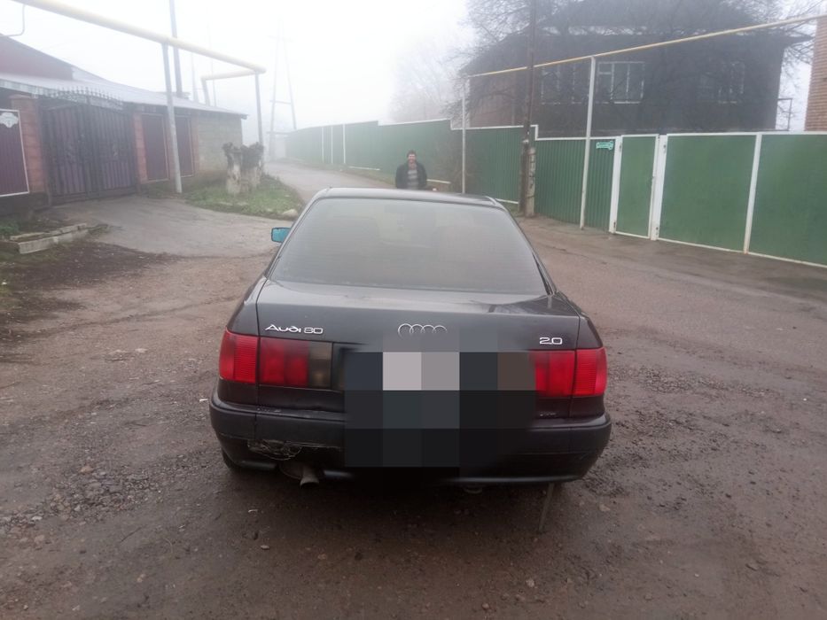 Автомобиль Ауди Б4