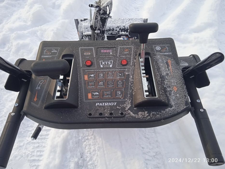 Срочно продам снегоуборочная машина