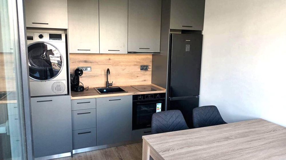 Дава се под наем Двустаен апартамент в Бургас, Братя Миладинови - 68 кв.м за 637.5 € - Снимка #2