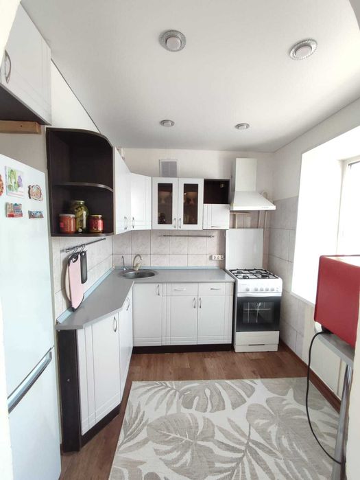 продается 4 комнатная квартира